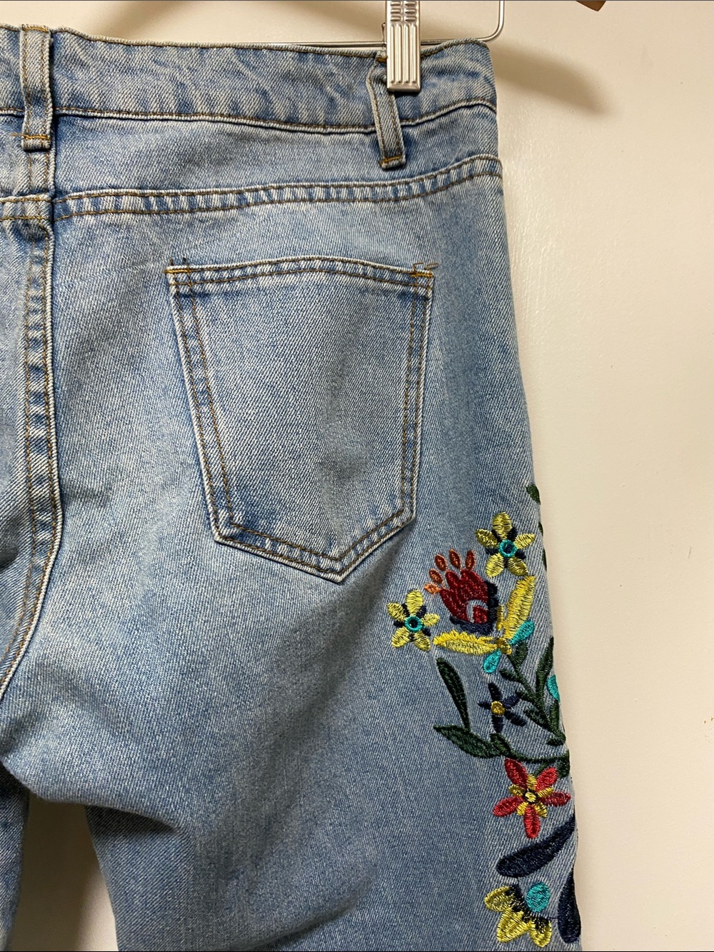 Zara Light Blue Straight-Leg Jeans with Floral Side Embroidery - Picture 11 of 14